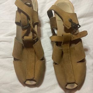 No 6 clogs size 38